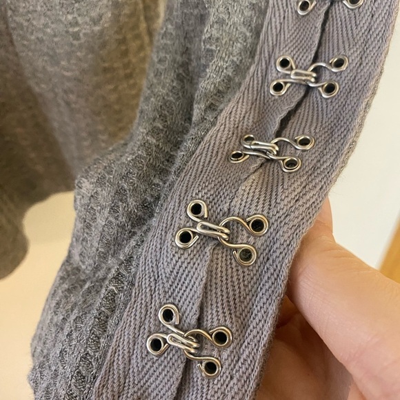 NWT Chaser Hook Front and Sleeve Thermal - Picture 5 of 8